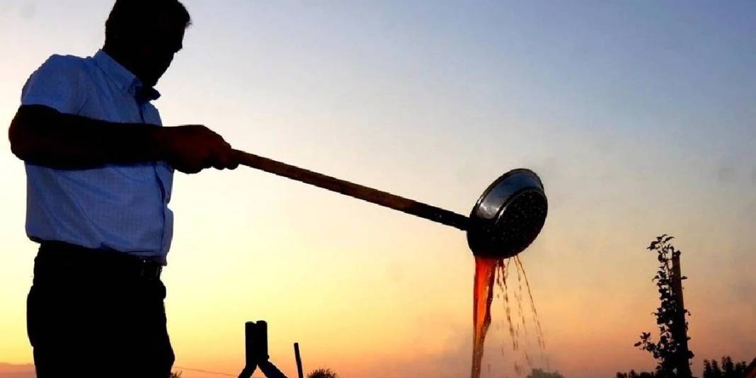 Kazanda kaynayarak gelen bereket! Bu gelenek yüzyıllardır bitmiyor: Köpüğü bile özenle yeniliyor 1